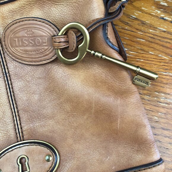 Fossil Tan Medium Bucket Crossbody Shoulder Bag - Picture 6 of 8